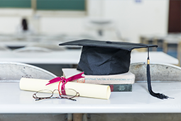 春招“黄金档”来袭：应届生看重落户政策 有企业招聘人数增五成